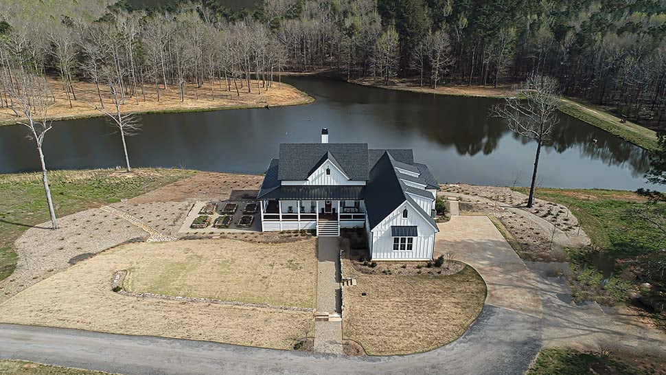 Country, Farmhouse, Southern Plan with 2230 Sq. Ft., 3 Bedrooms, 3 Bathrooms, 2 Car Garage Picture 13