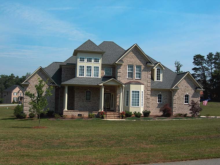 Tudor, Victorian Plan with 2639 Sq. Ft., 4 Bedrooms, 4 Bathrooms, 3 Car Garage Picture 16